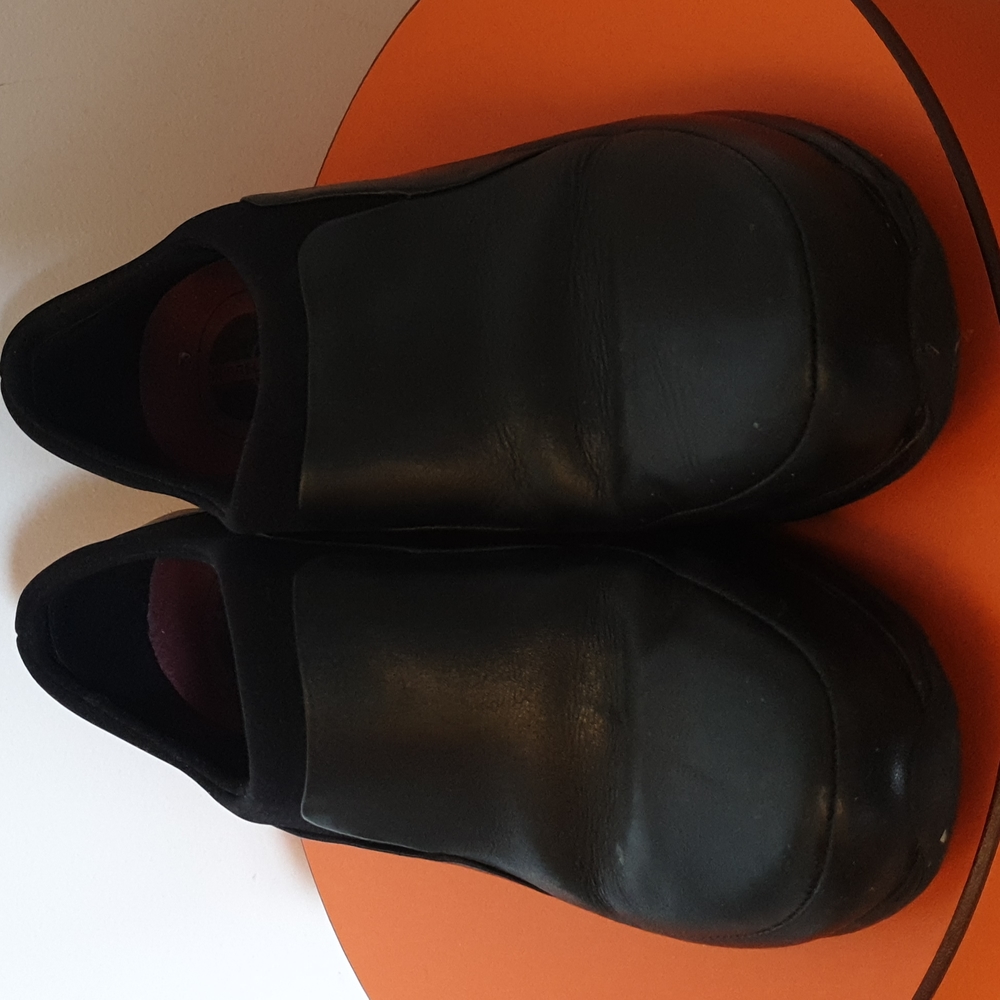 Women's performance footwear